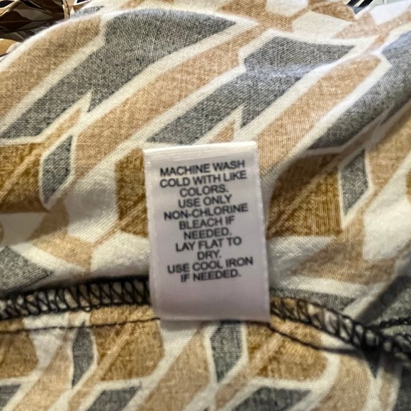 EUC Cato Hi-Lo 100% Rayon 3/4 Sleeve Blouse - Picture 6 of 6